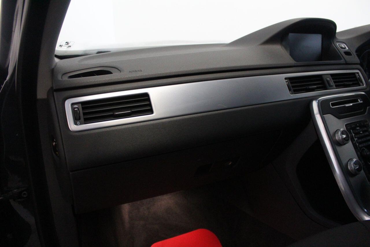 Volvo V70 view 30