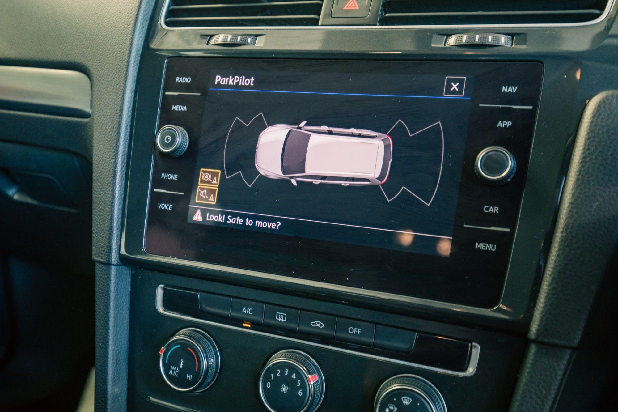 Volkswagen Golf view 18
