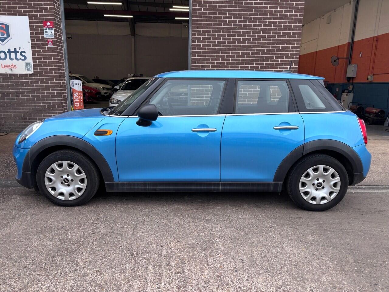 Mini Hatch view 4