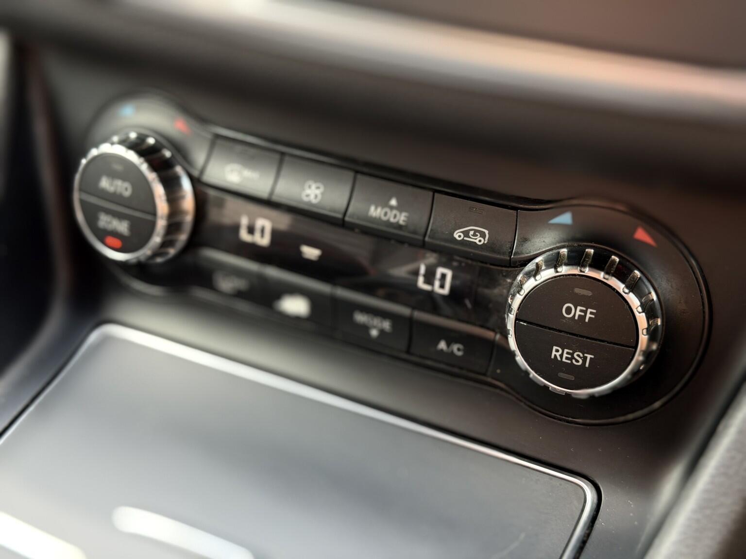 Mercedes-Benz Gla view 23