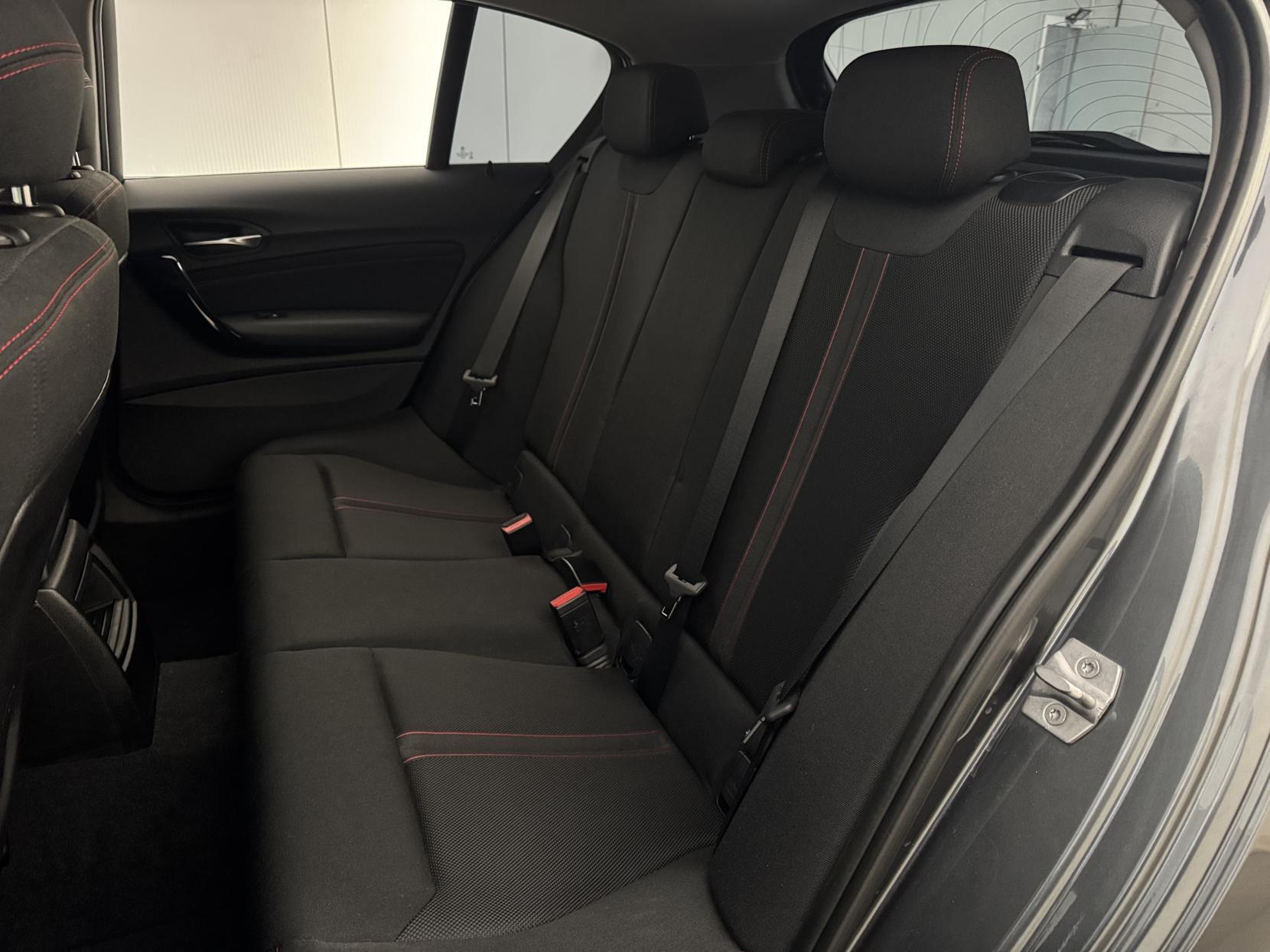BMW 1 Series view 52