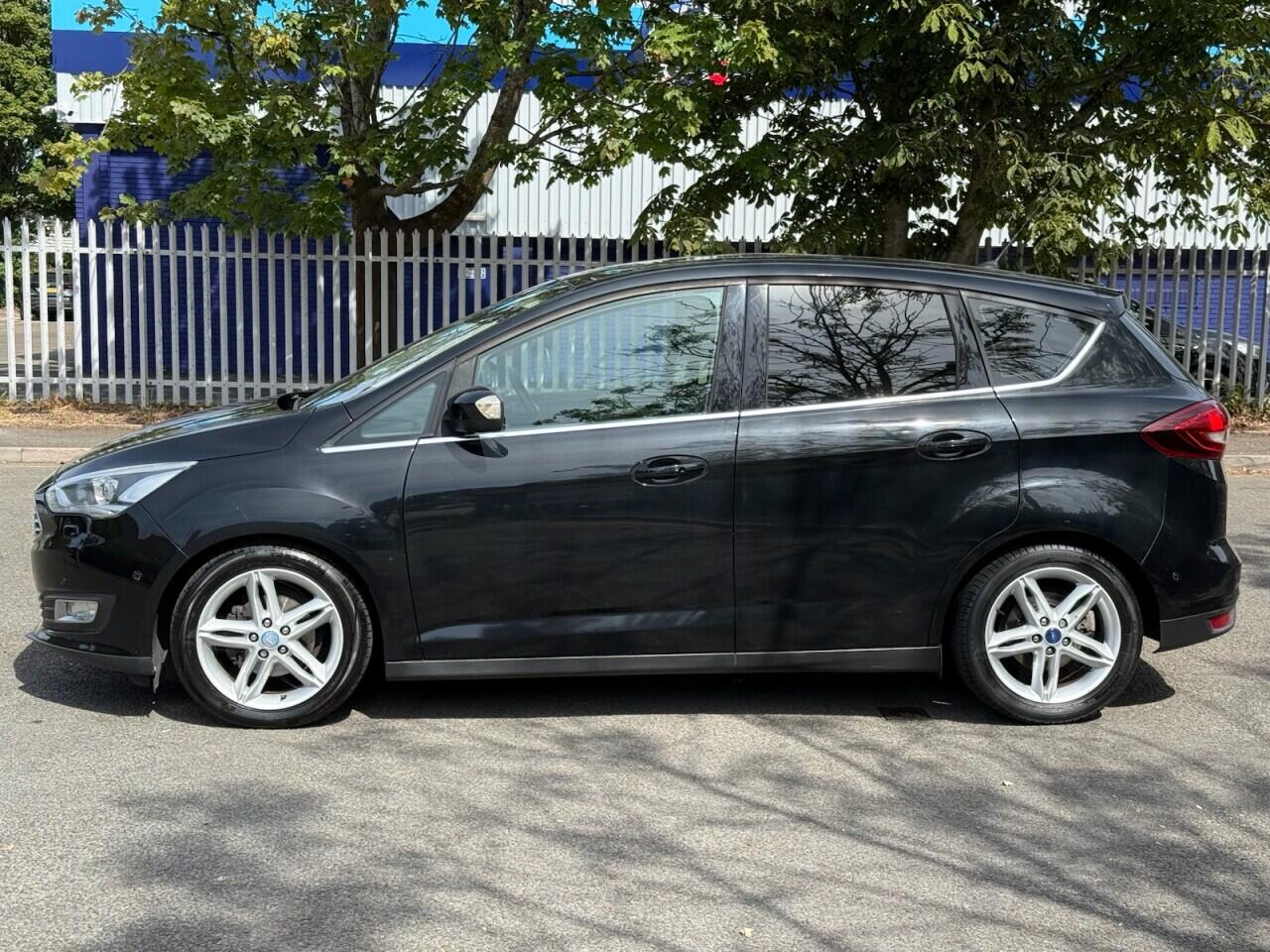 Ford C-Max view 4