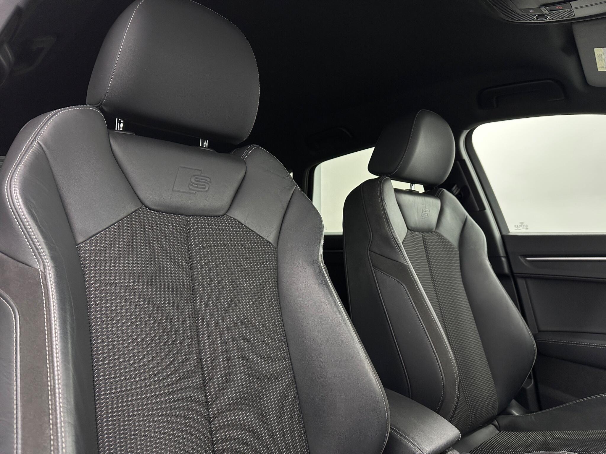 Audi Q3 view 32