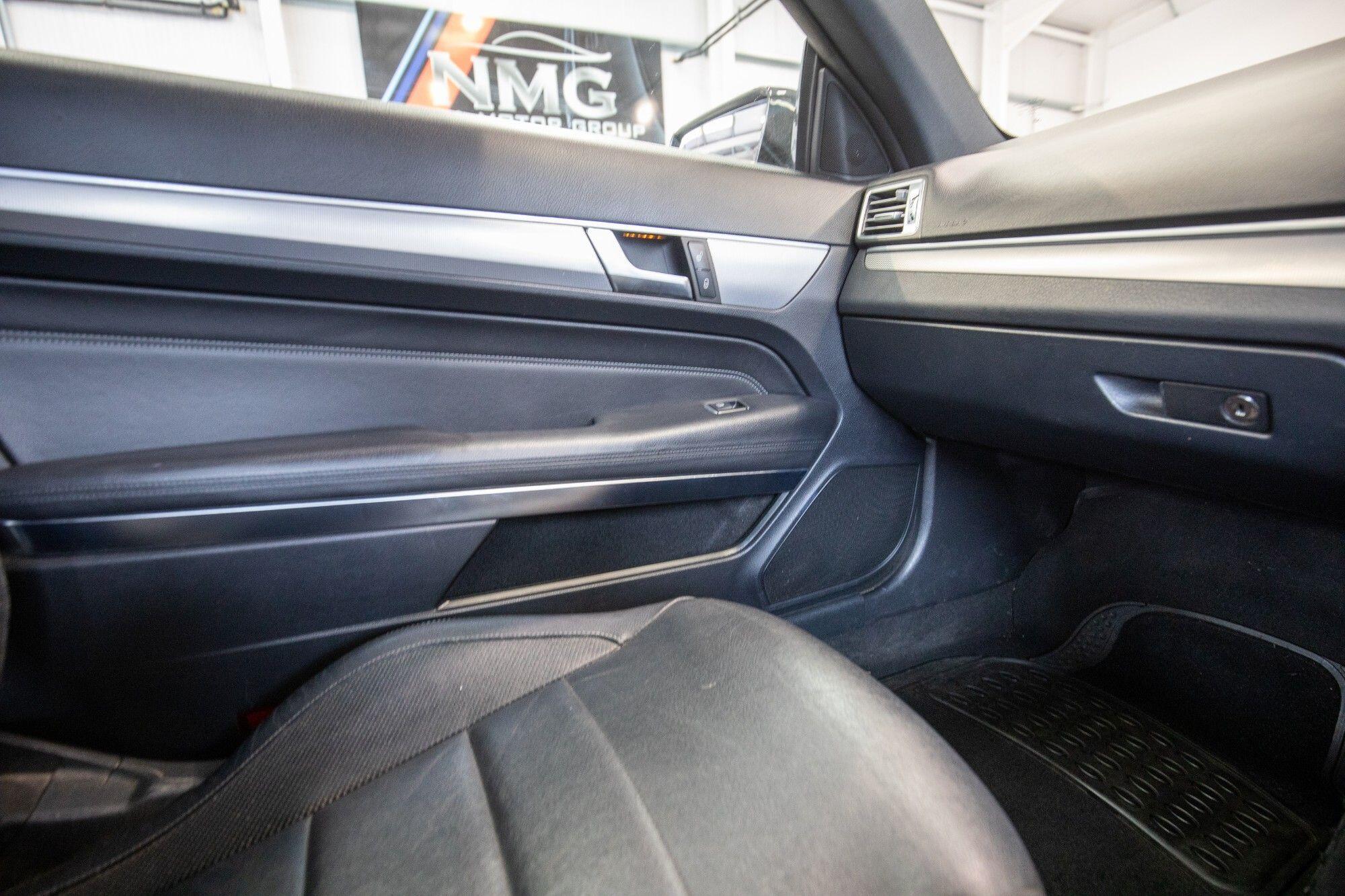 Mercedes-Benz E-Class view 23