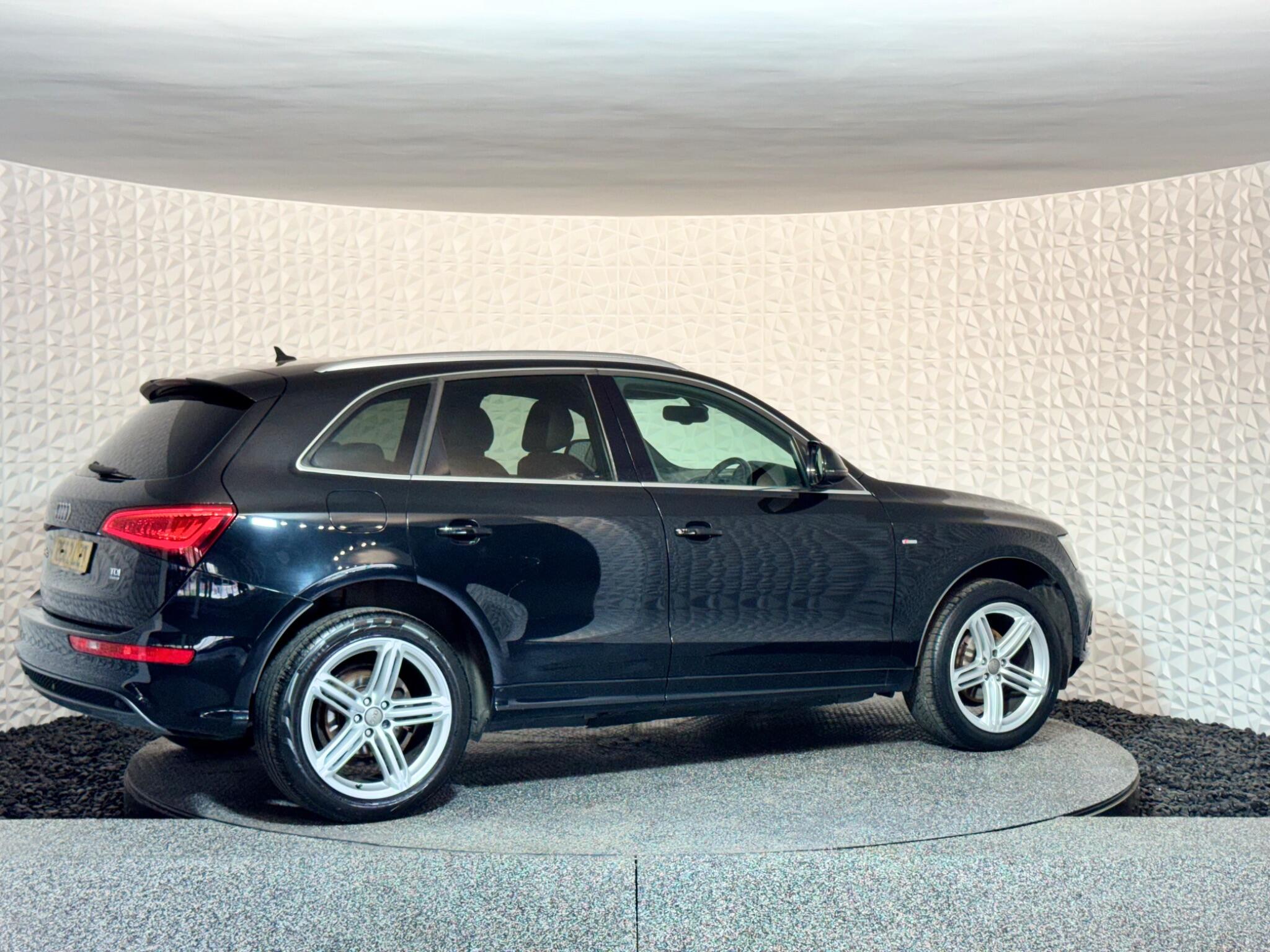 Audi Q5 view 11