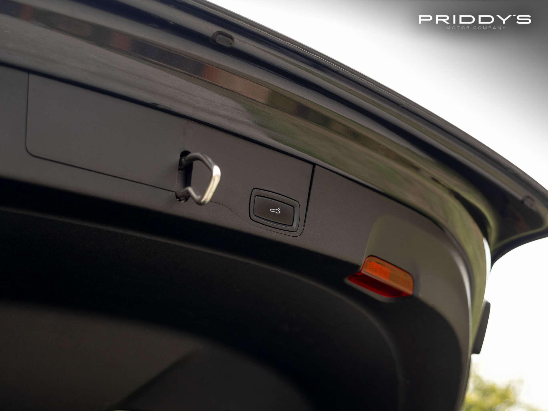 Porsche Taycan view 38