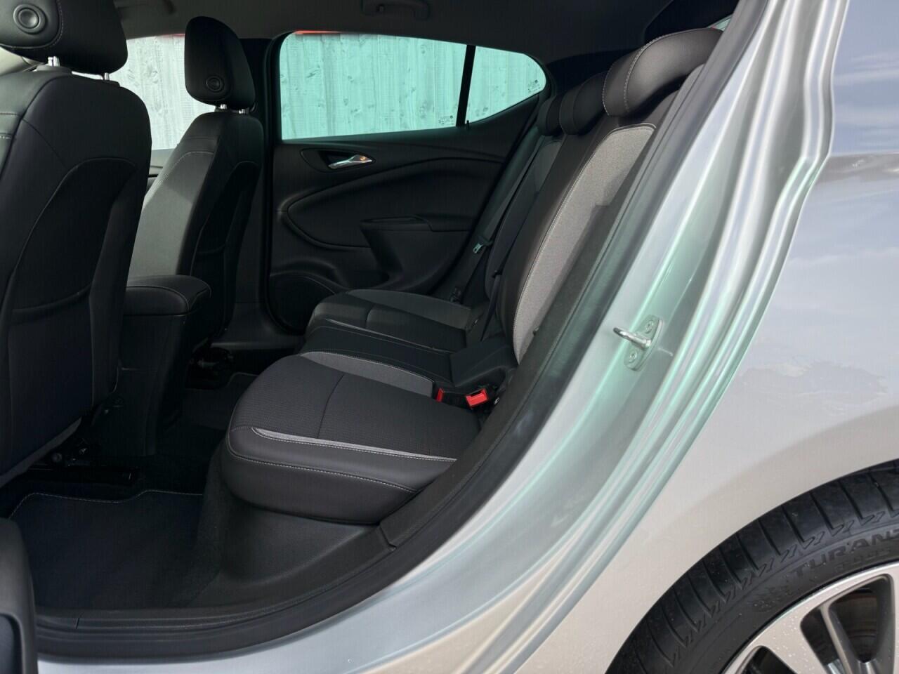 Vauxhall Astra view 3