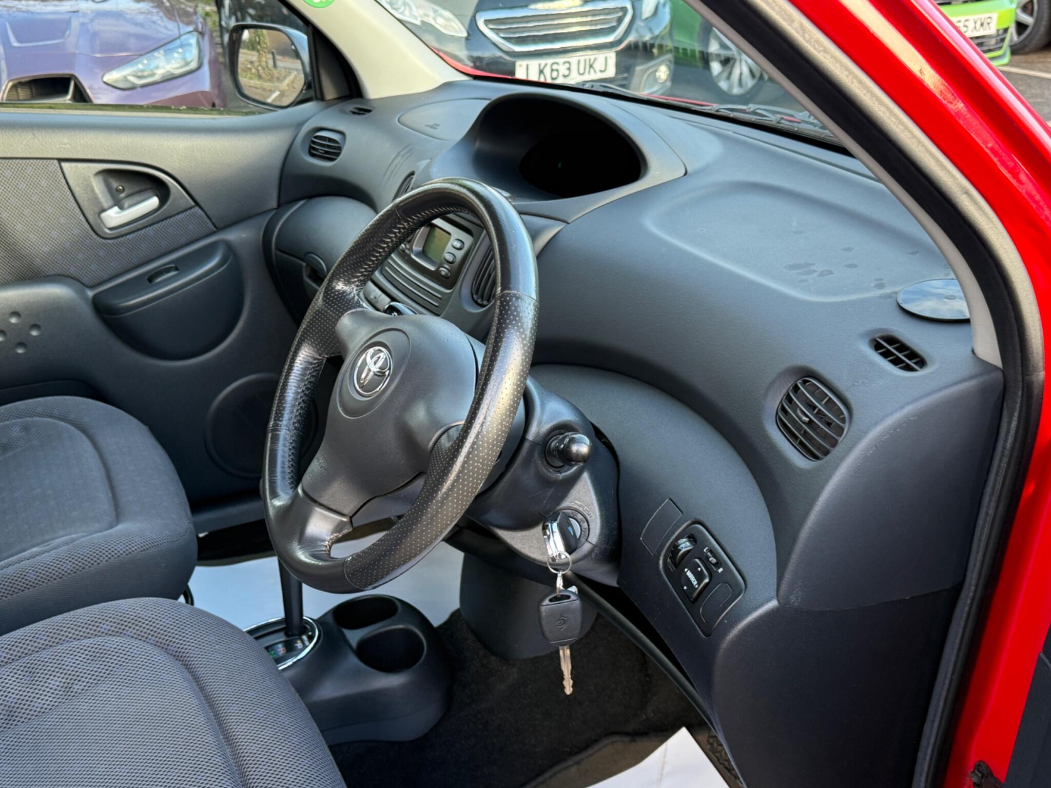 Toyota Yaris Verso - Image 27