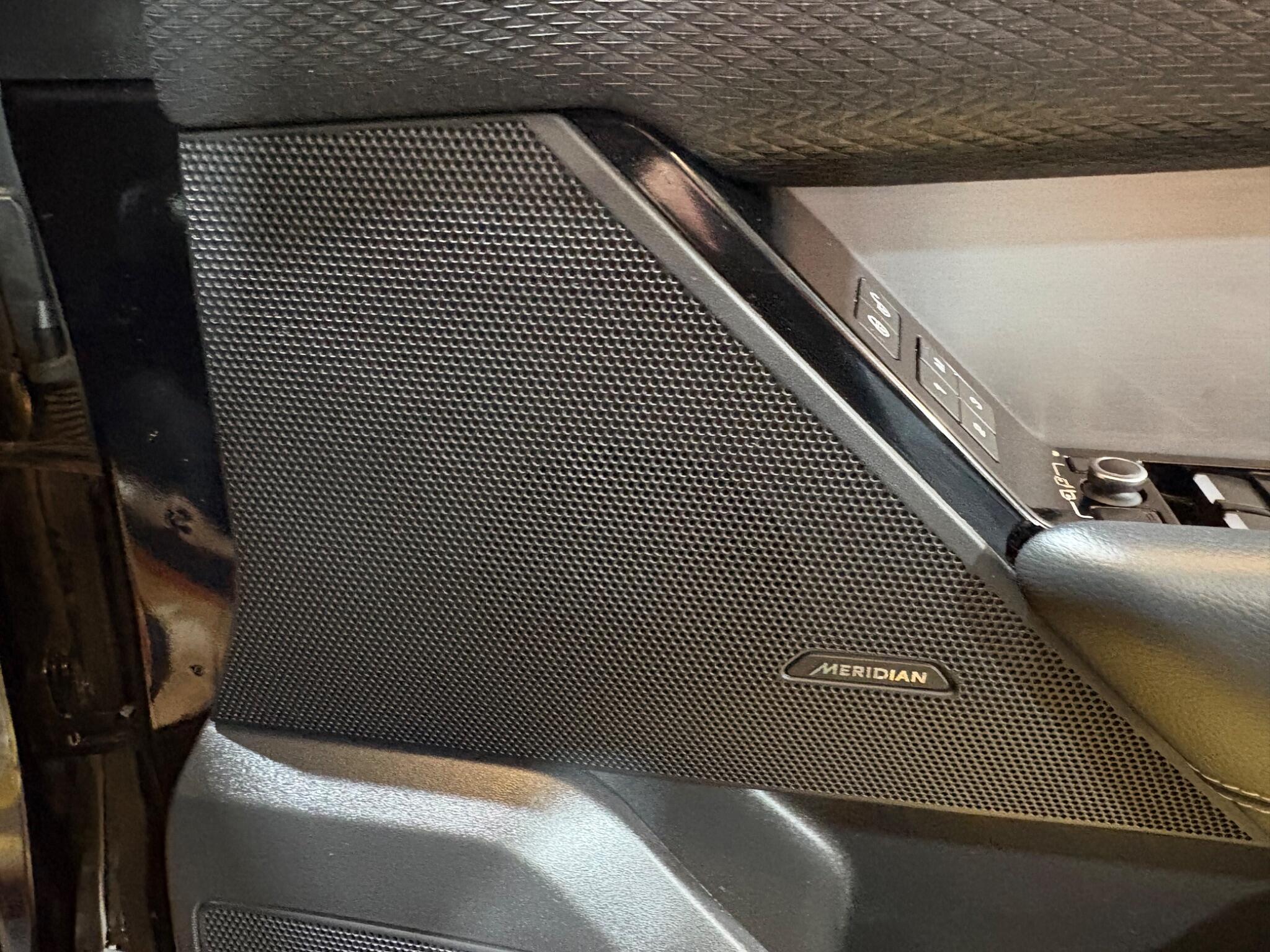 Land Rover Range Rover Velar view 33