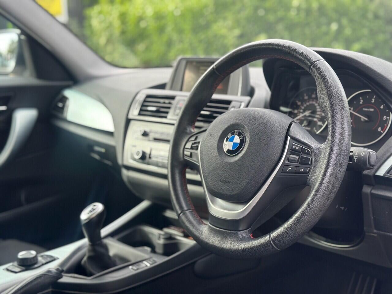 BMW 1 Series view 10