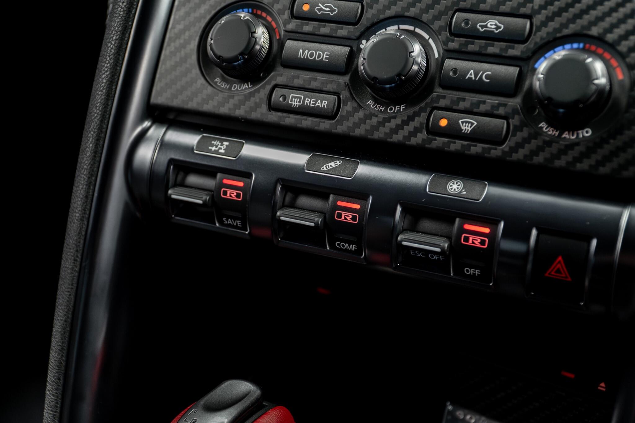 Nissan GT-R view 40