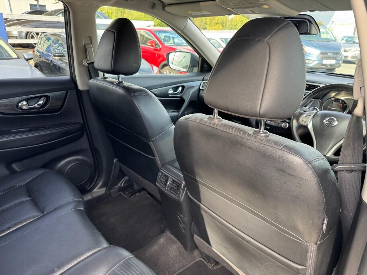 Nissan X-Trail view 60