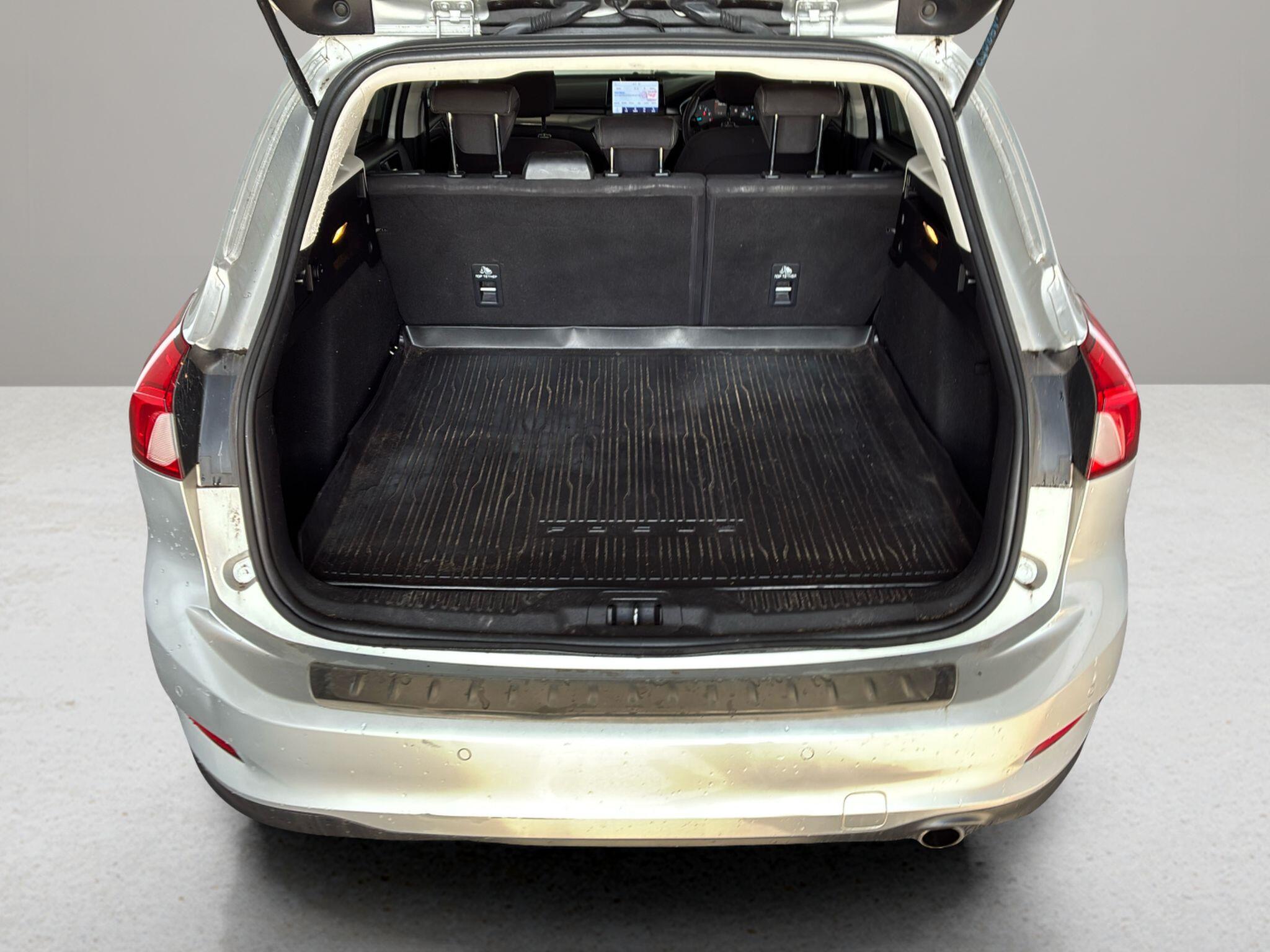 Ford Focus view 6