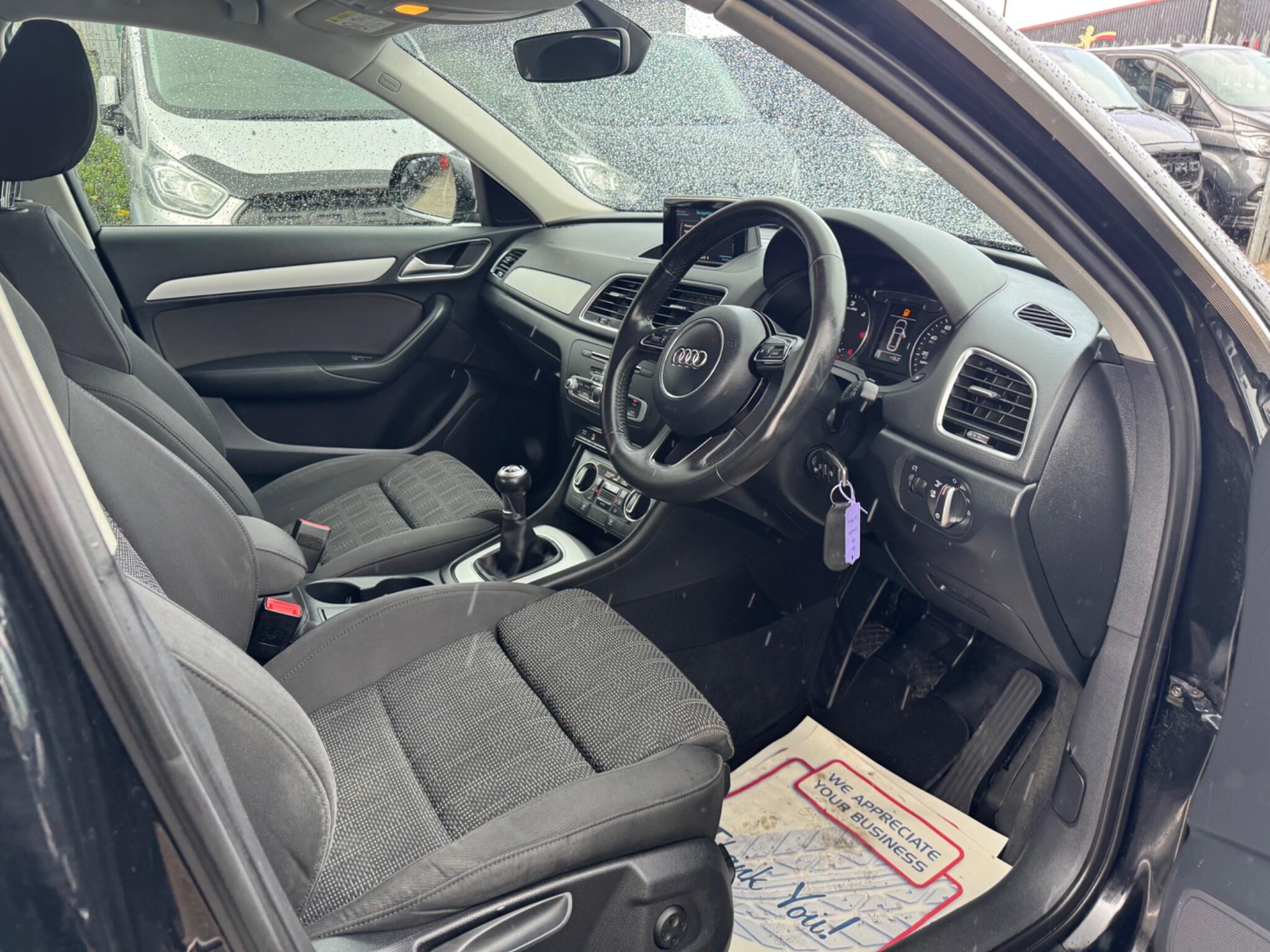 Audi Q3 view 23