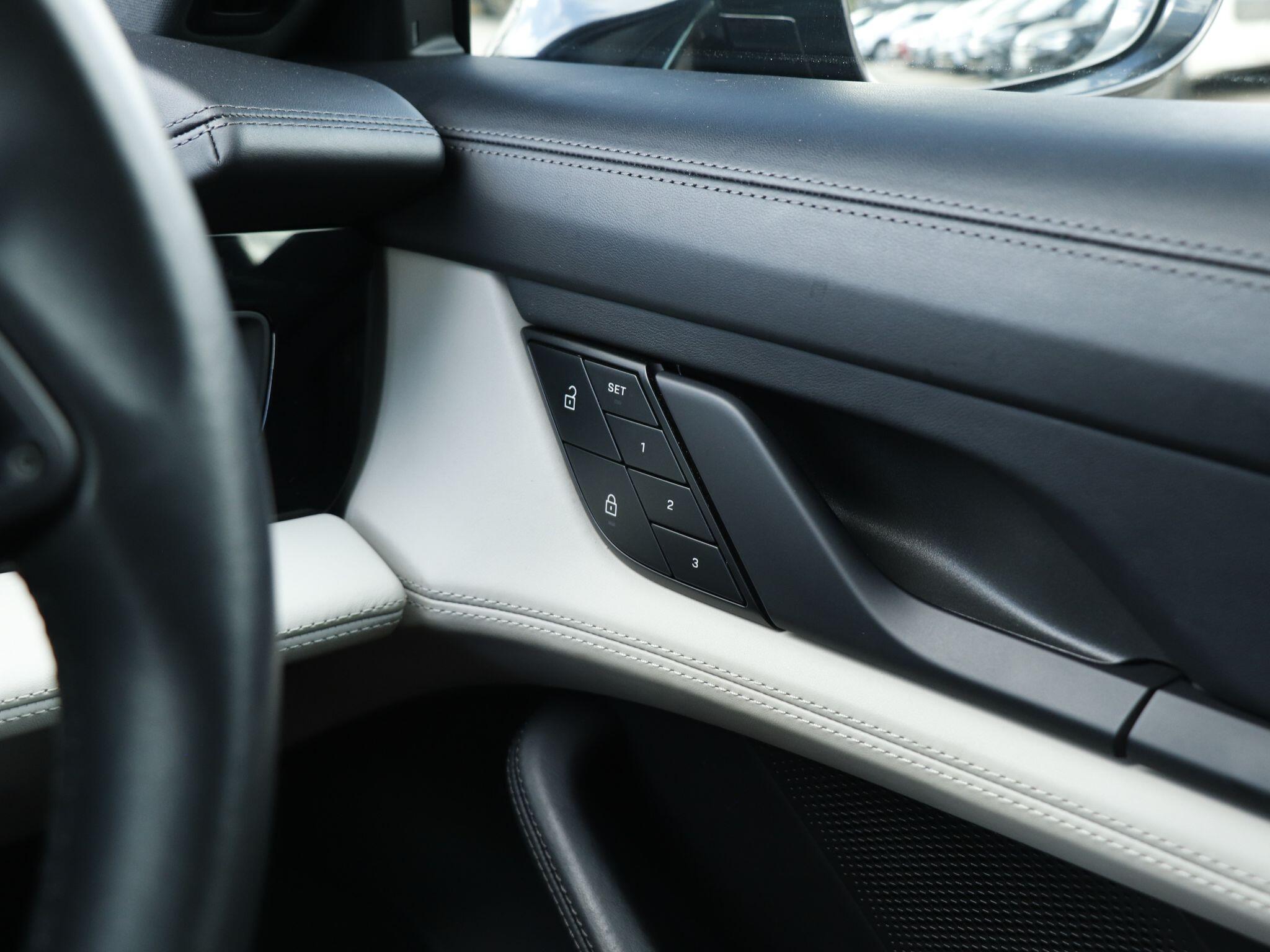 Porsche Taycan view 49