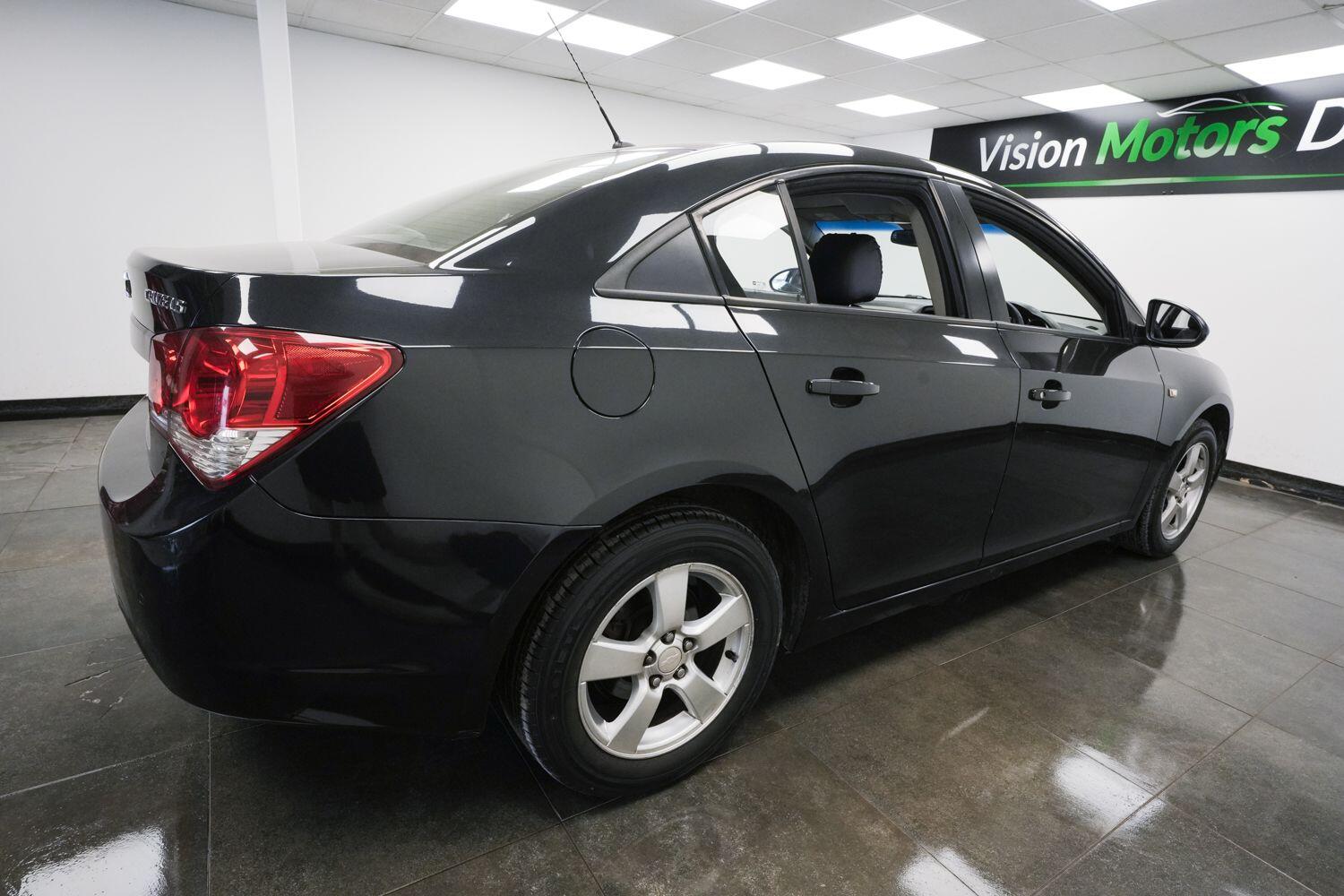 Chevrolet Cruze view 3