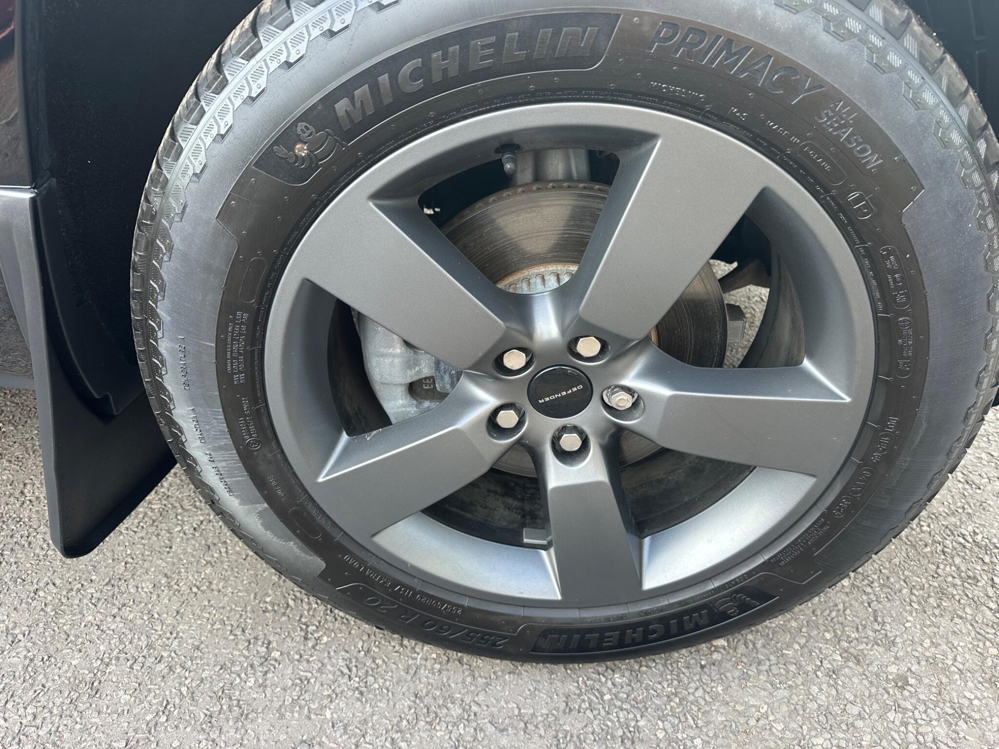 Land Rover Defender view 19