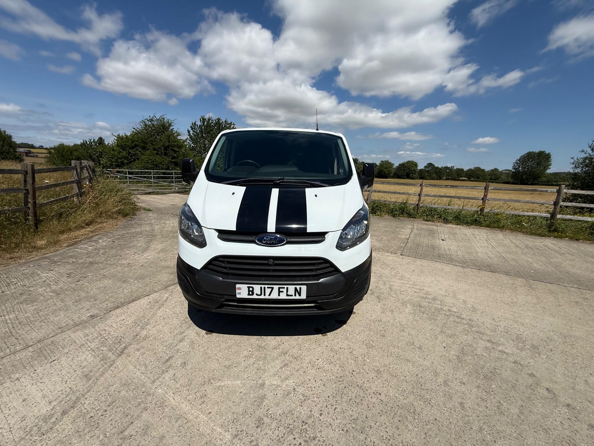 Ford Transit Custom 2.0 TDCi 290 L1 H1 5dr — photo 11 of 84