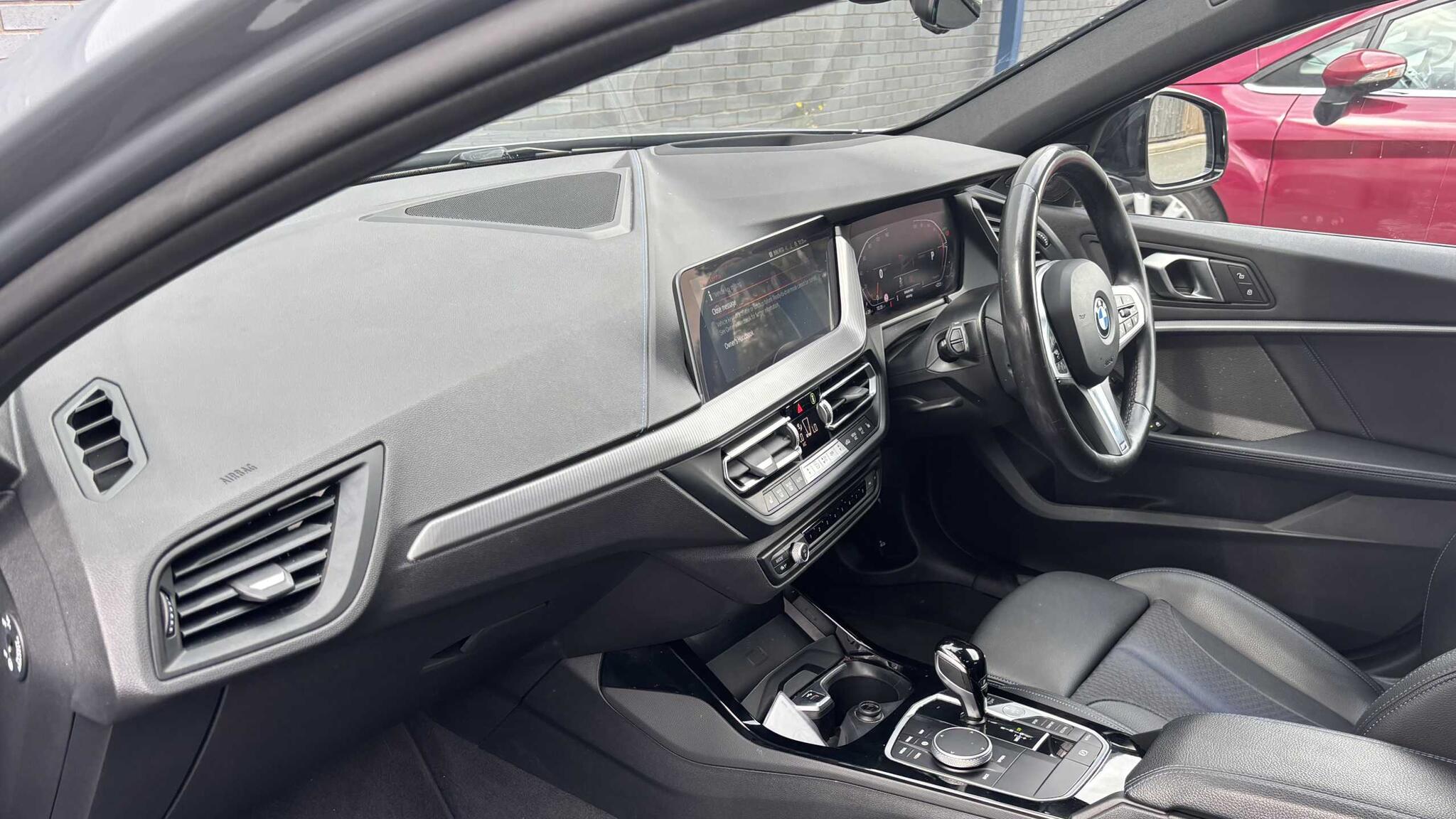 BMW 1 Series view 9