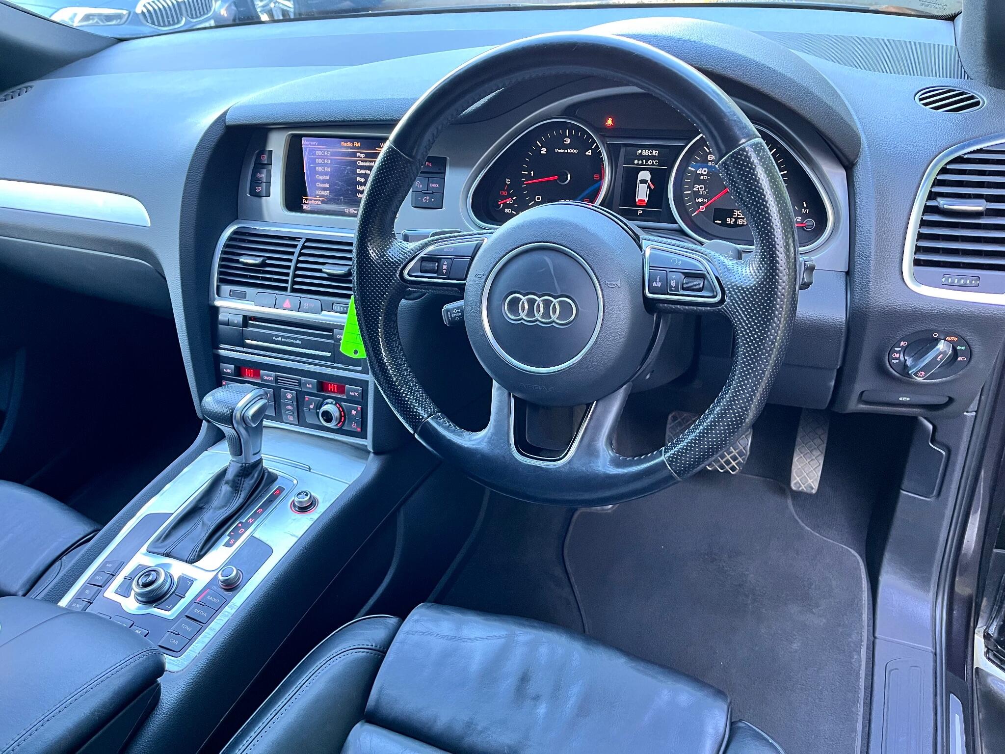 Audi Q7 view 25