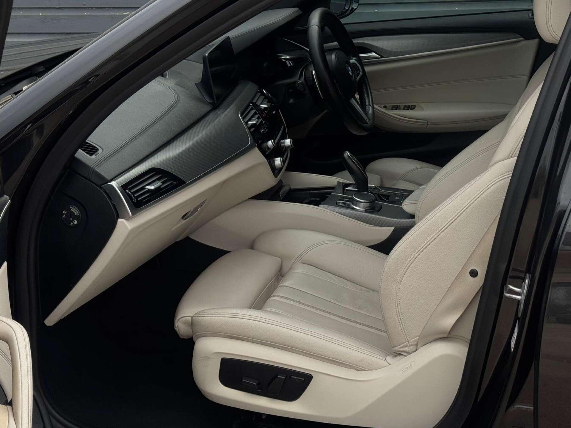 BMW 5 Series view 10