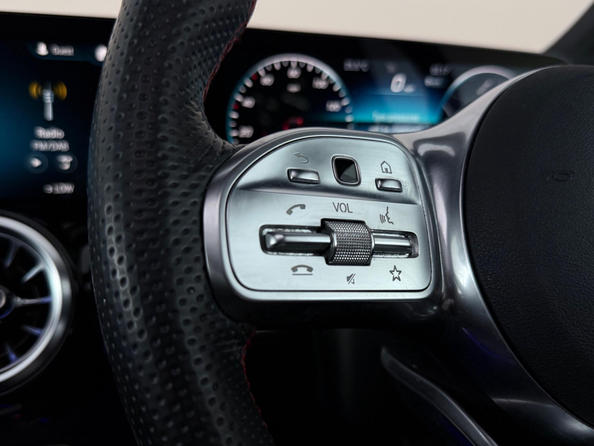 Mercedes-Benz GLB view 14