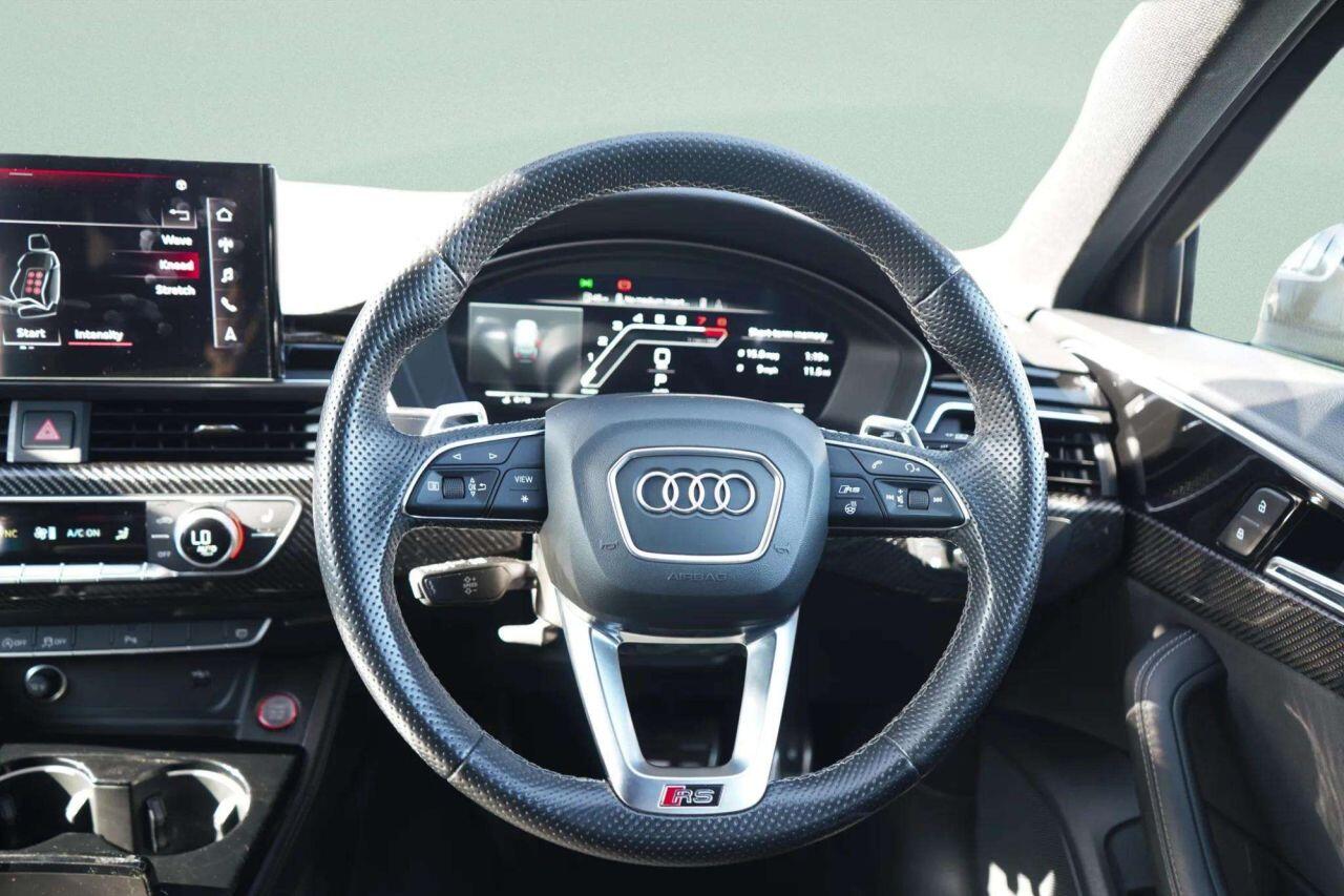 Audi RS4 Avant view 10