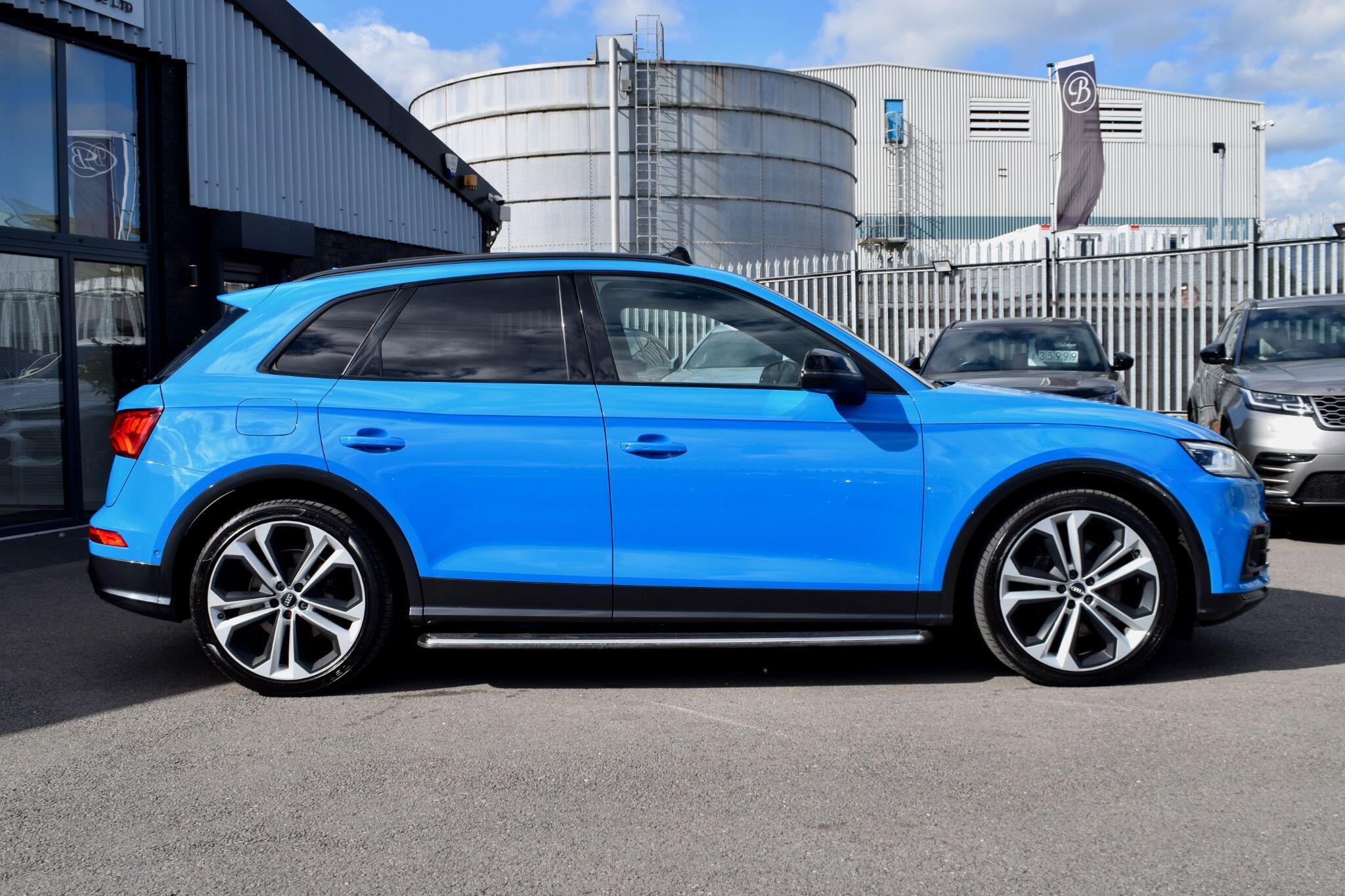 Audi SQ5 view 4