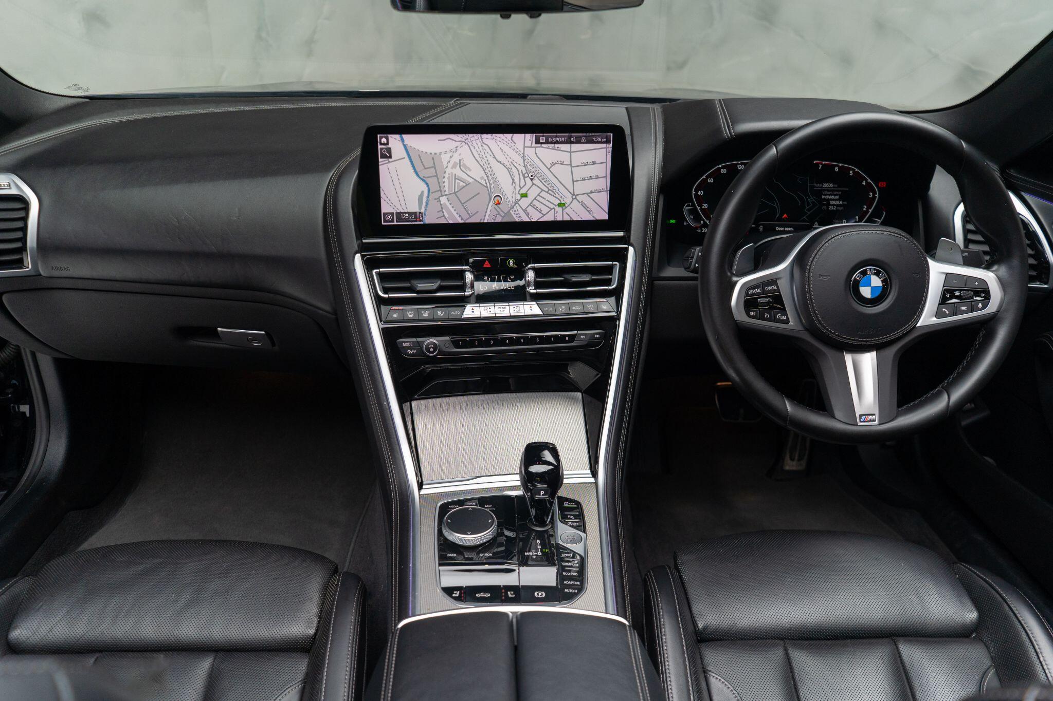 BMW 8 Series view 18
