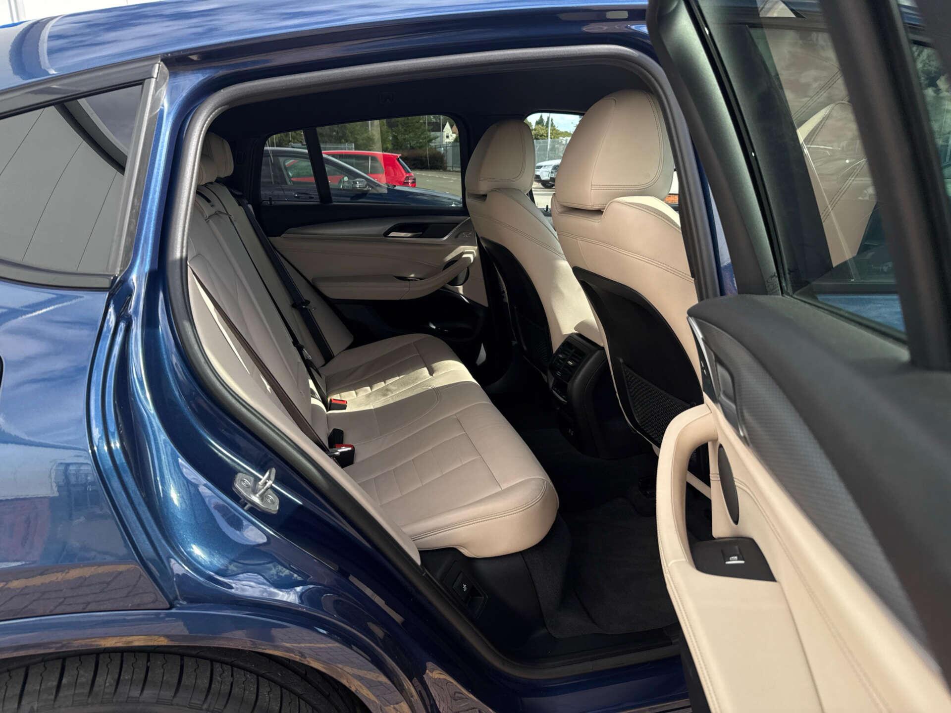 BMW X4 view 30