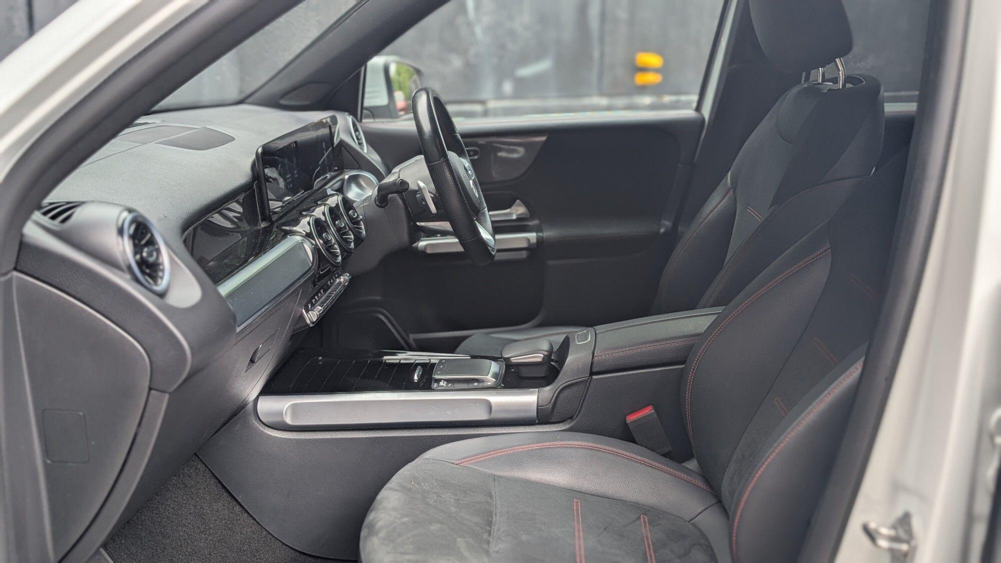 Mercedes-Benz GLB view 12