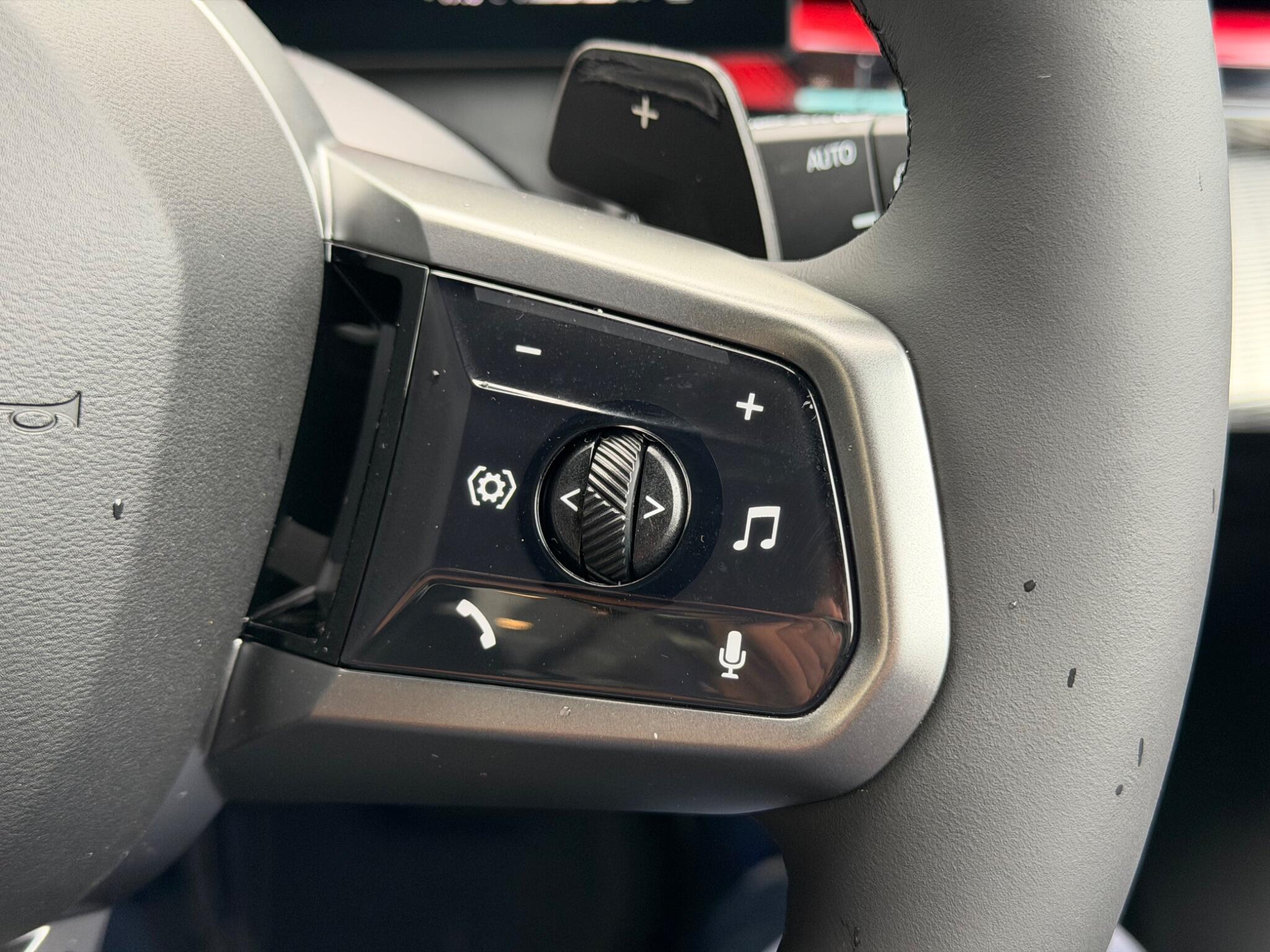 BMW 5 Series view 13