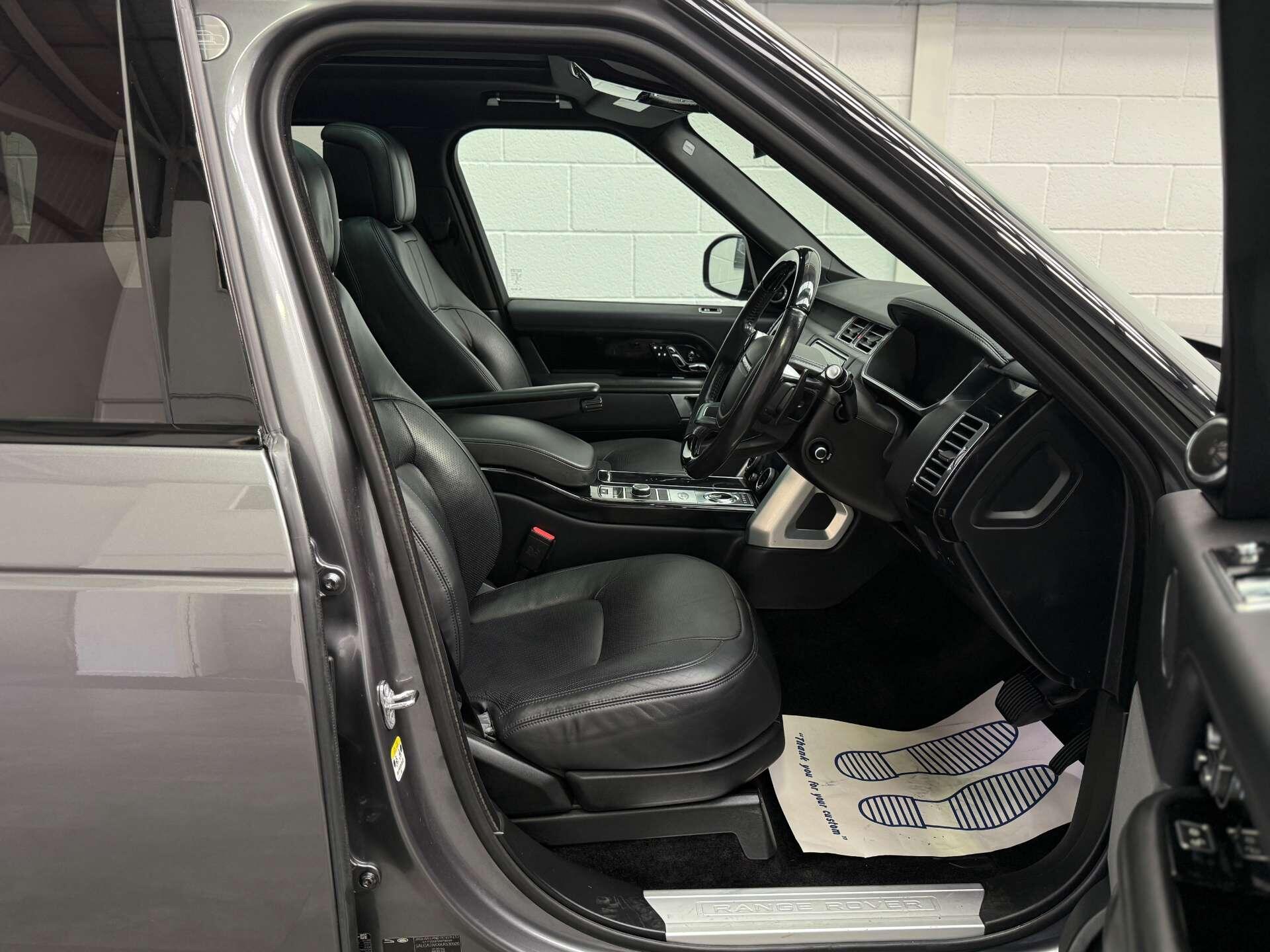 Land Rover Range Rover view 16