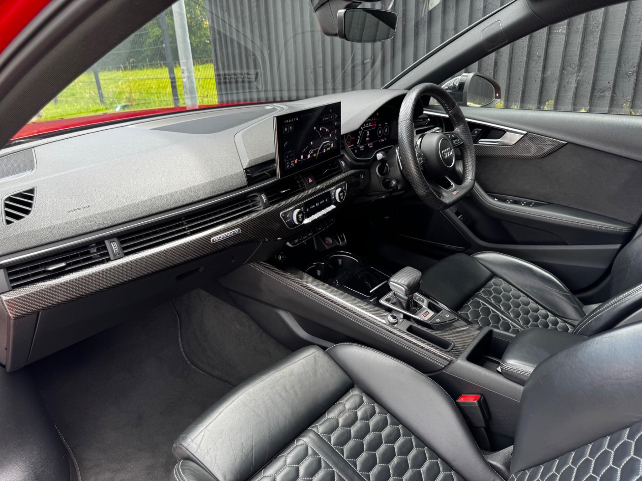 Audi RS4 view 9