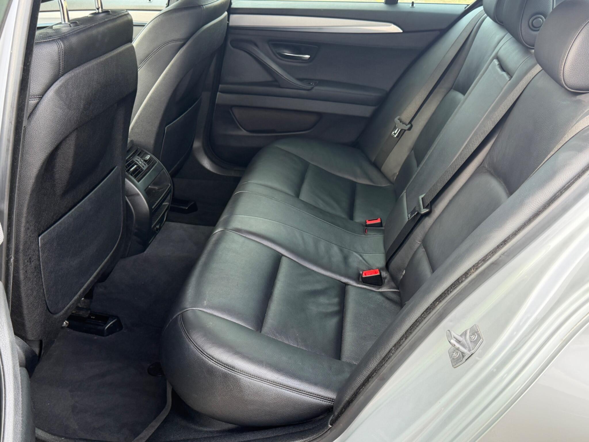 BMW 5 Series view 19