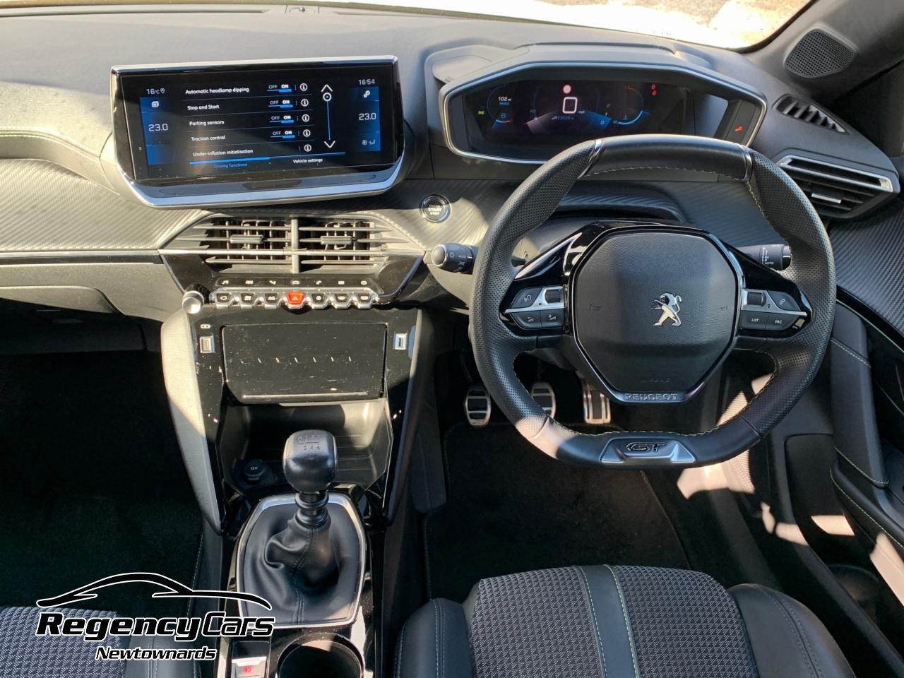 Peugeot 208 view 9