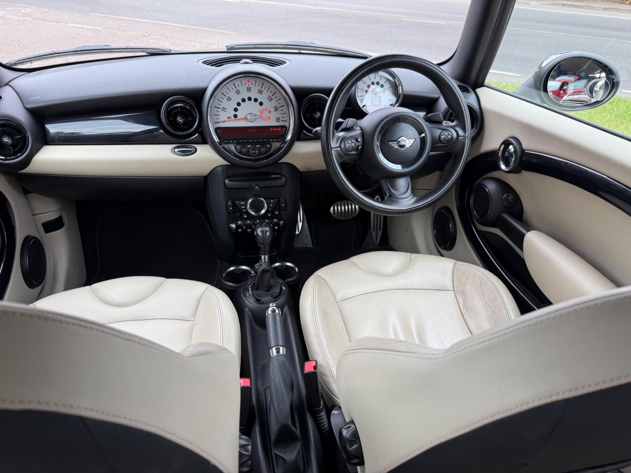 Mini Hatch view 14