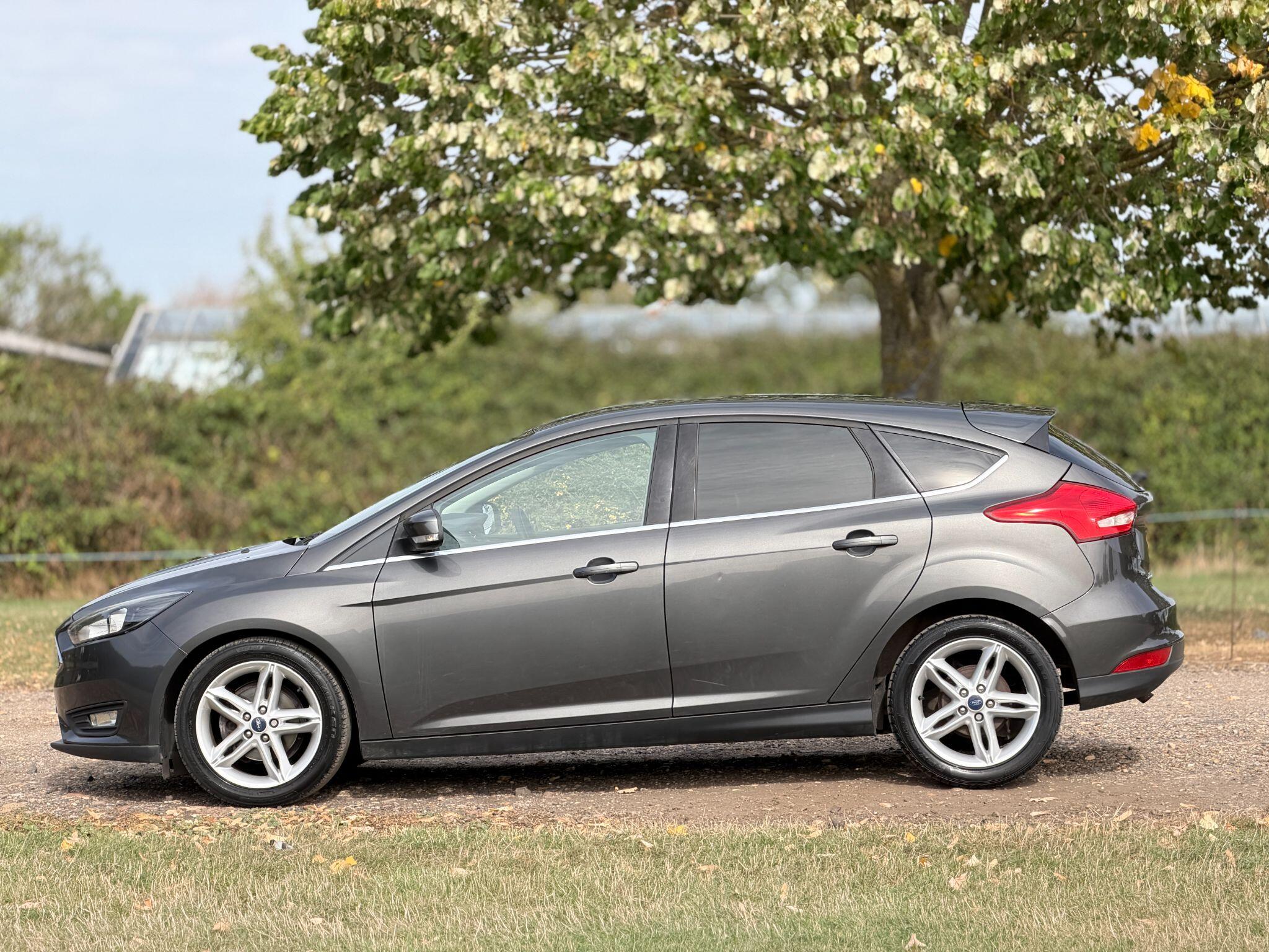 Ford Focus view 9