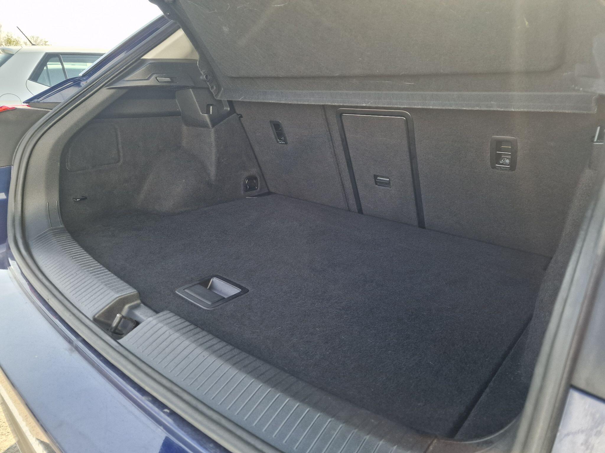 Volkswagen T-Roc view 54