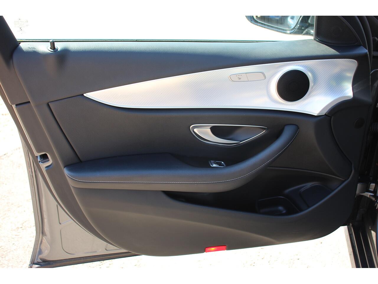 Mercedes-Benz E Class view 33