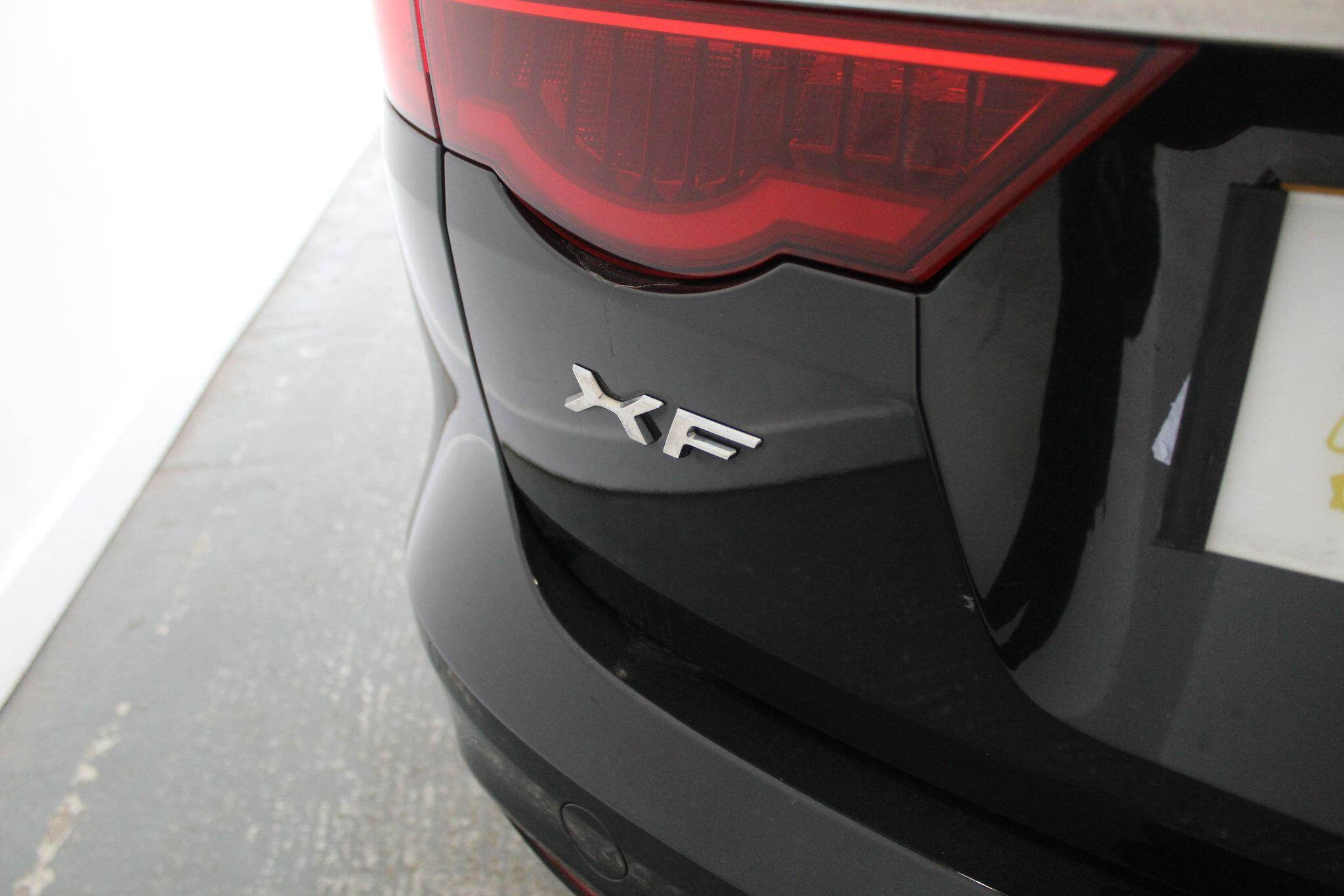 Jaguar XF view 19