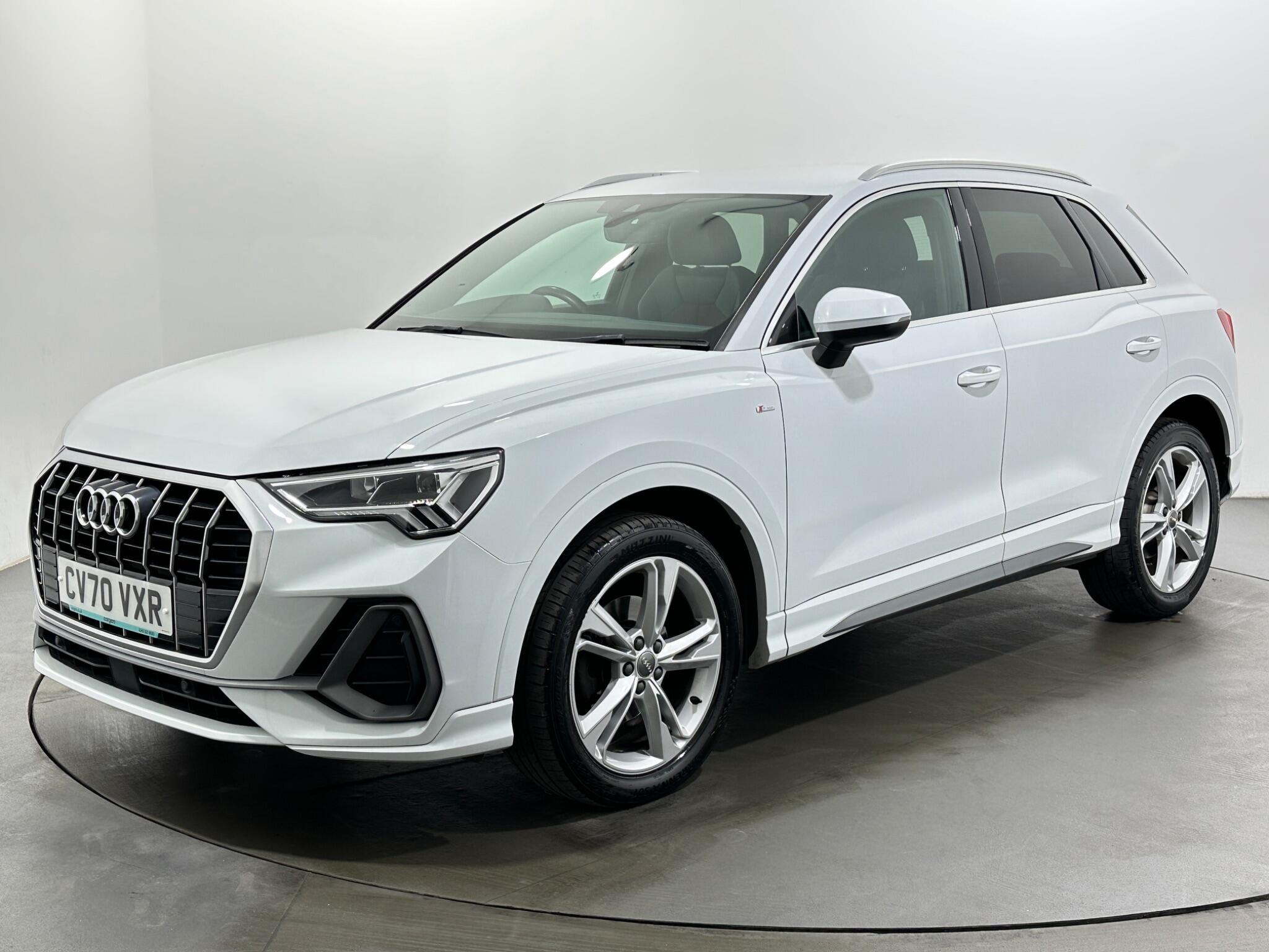 Audi Q3 view 4