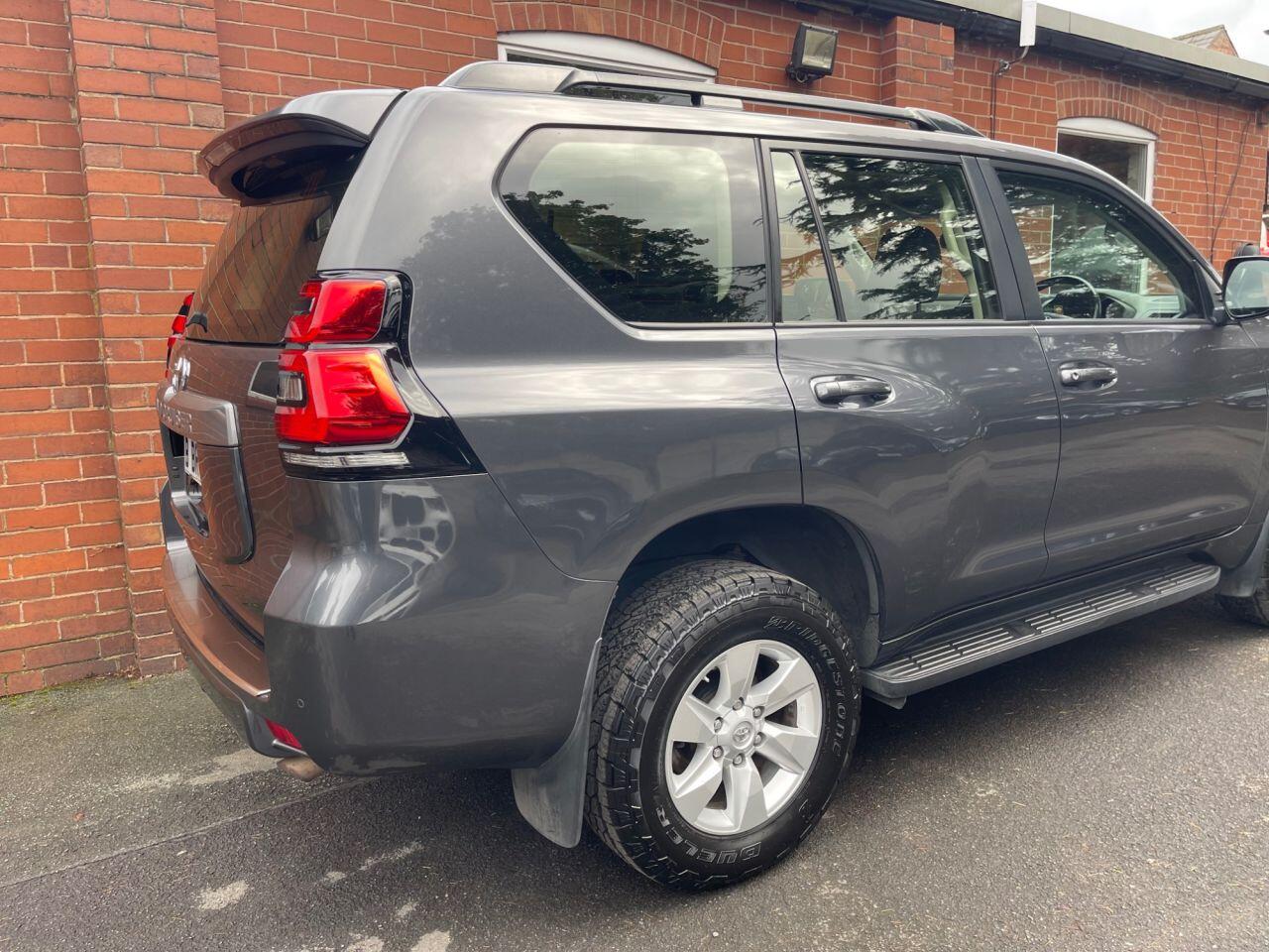 Toyota Land Cruiser view 7