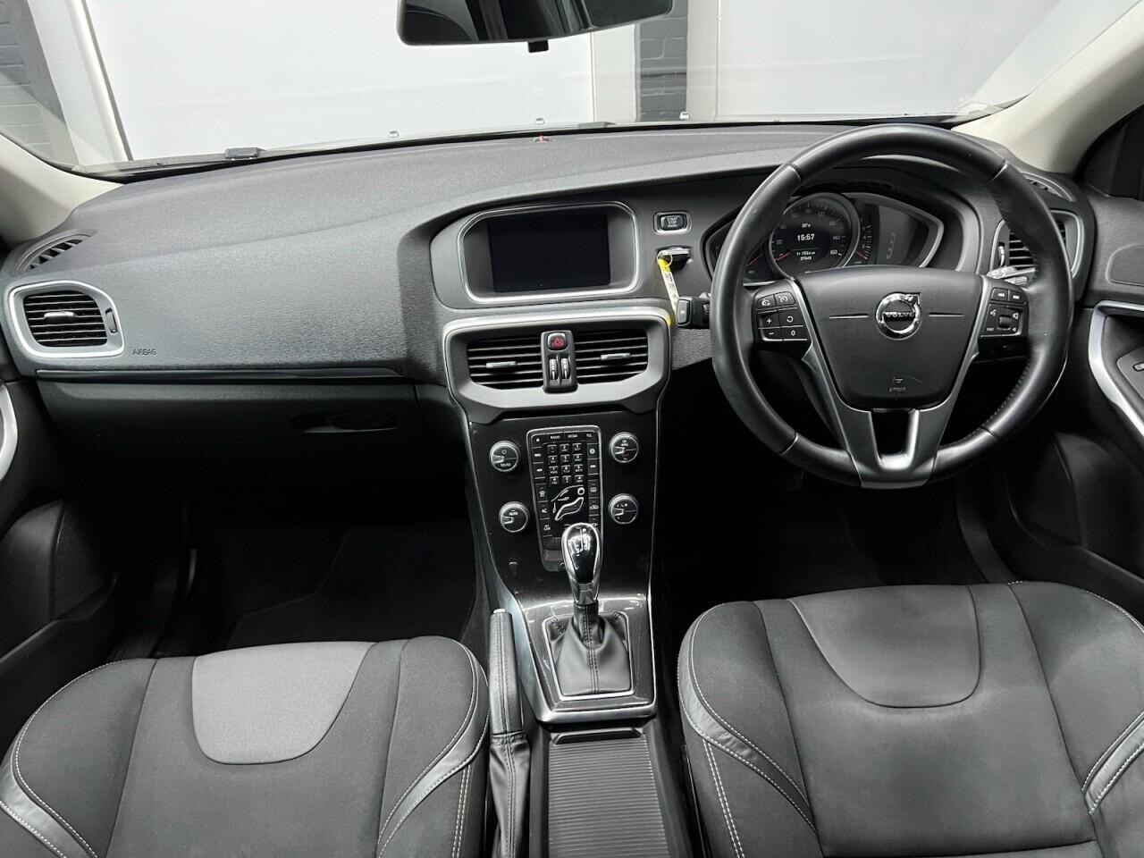 Volvo V40 view 2