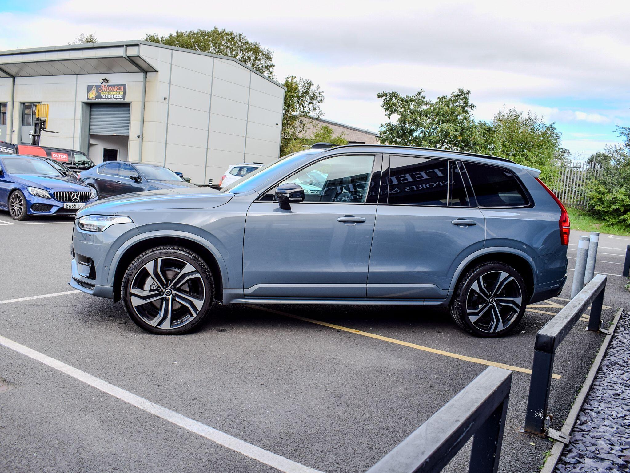 Volvo XC90 view 6
