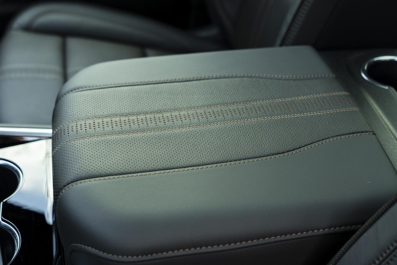 Chevrolet Suburban view 48