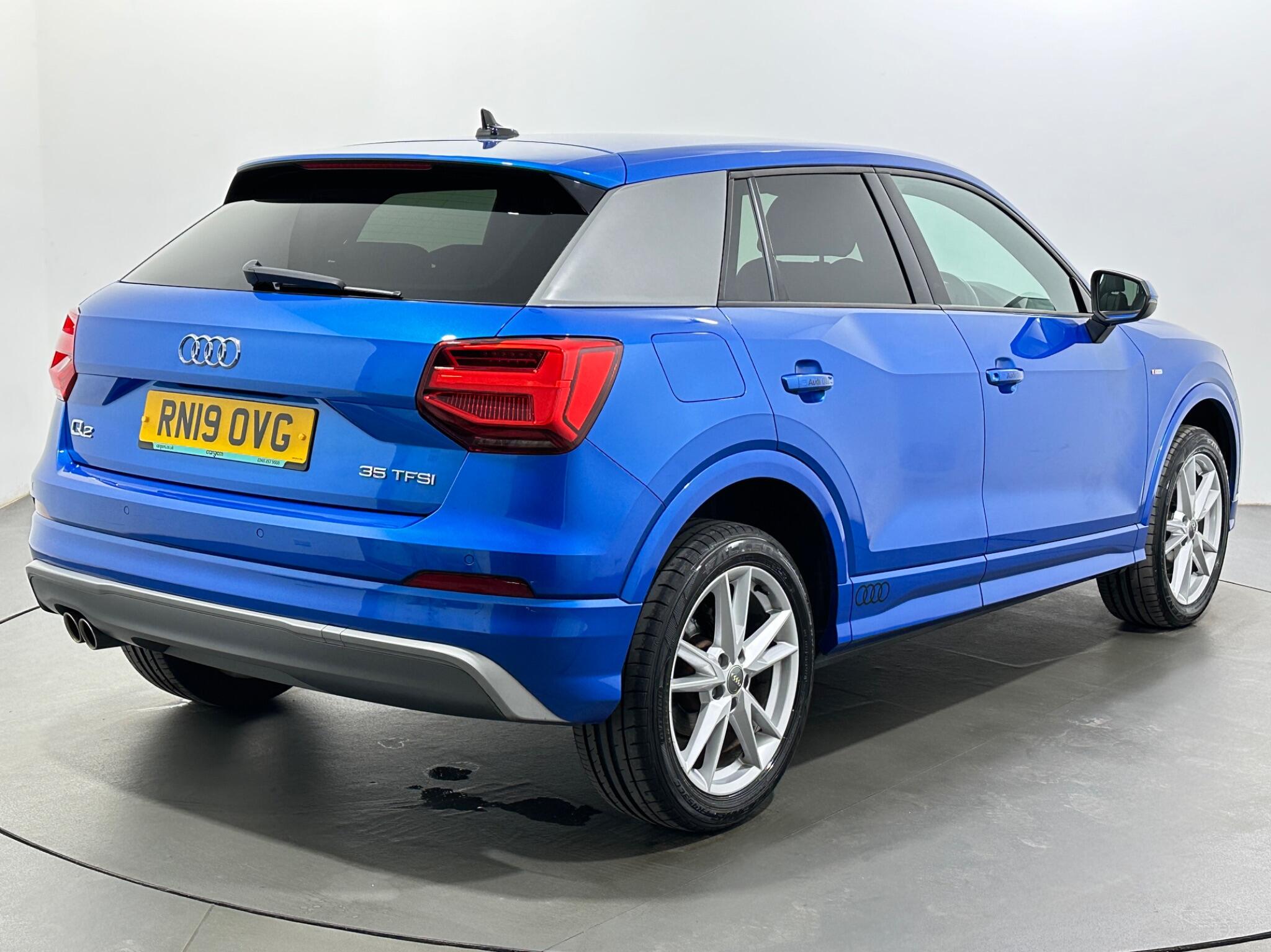 Audi Q2 view 8