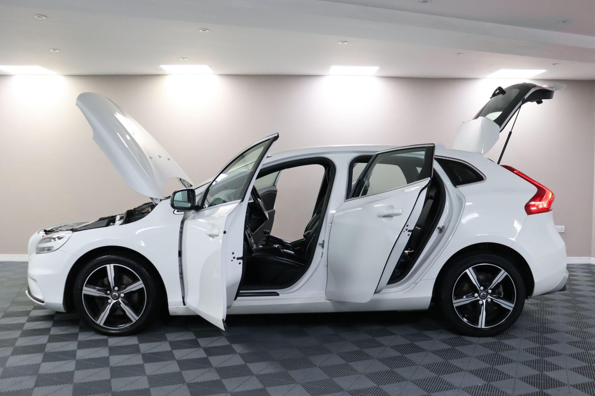Volvo V40 view 6