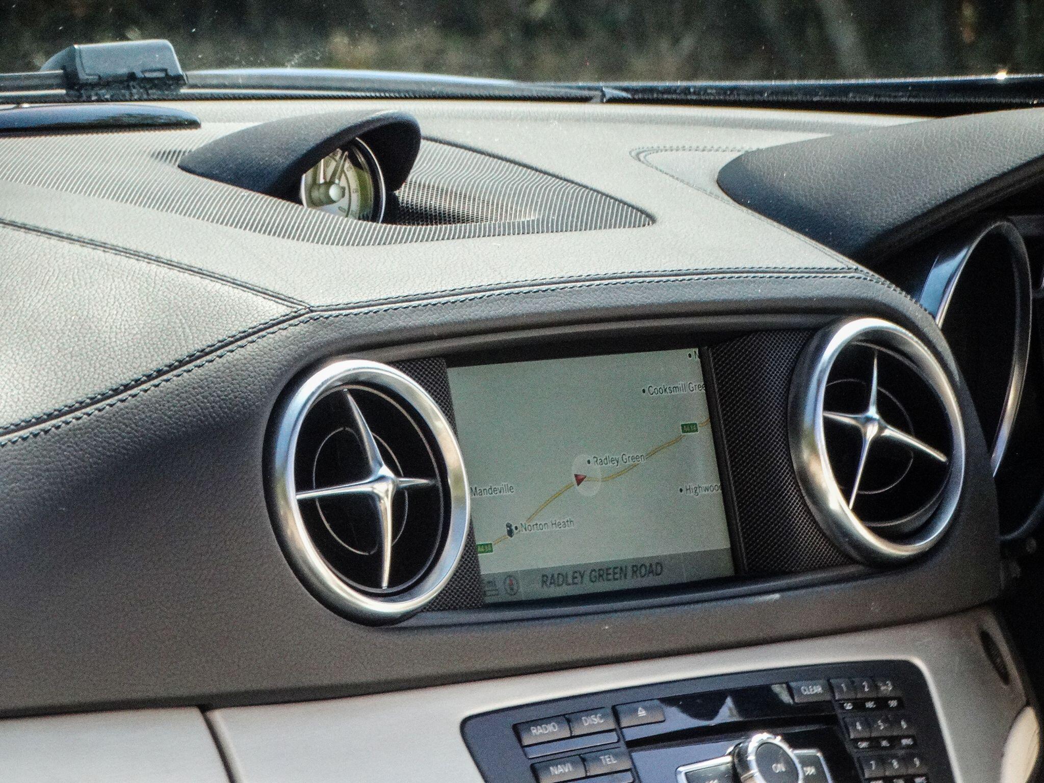 Mercedes-Benz SL view 15