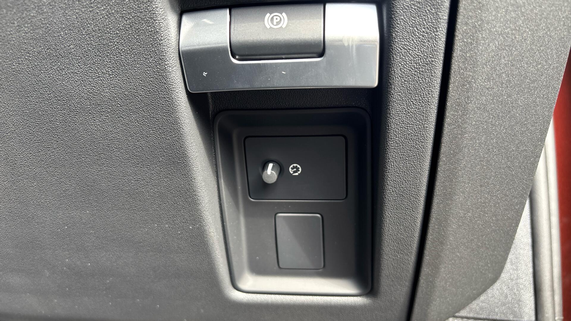 Land Rover Defender view 34